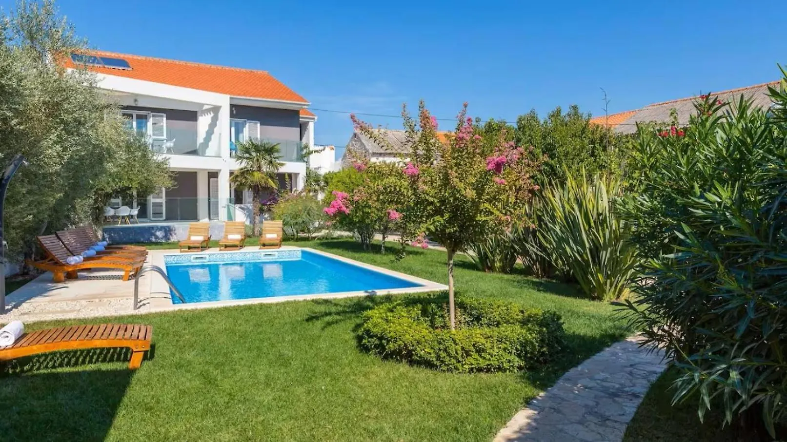 Villa Stullich With Swimming Pool And Sauna نين
