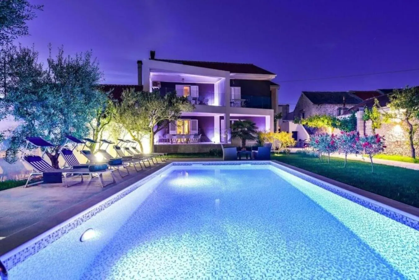 شقة Villa Stullich With Swimming Pool And Sauna نين