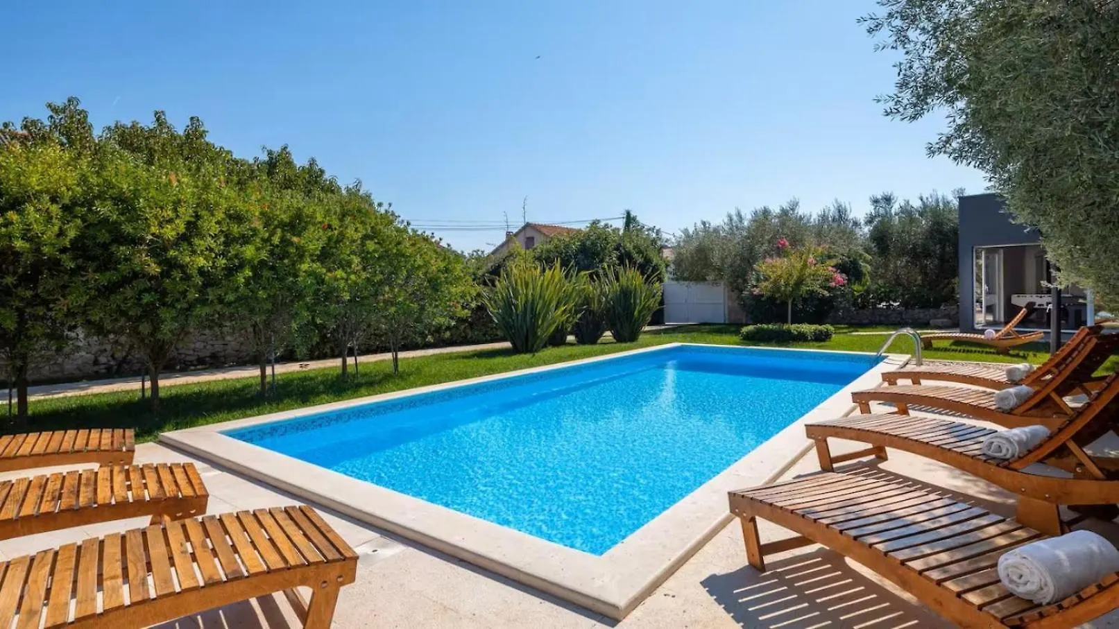 شقة Villa Stullich With Swimming Pool And Sauna نين